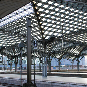 Salon z aneksem kuchennym jak oddzielić – praktyczne porady i inspiracje