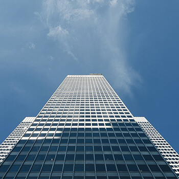 Najlepsze materiały i mechanizmy do półkotapczanu z sofą – co wybrać, by służył latami